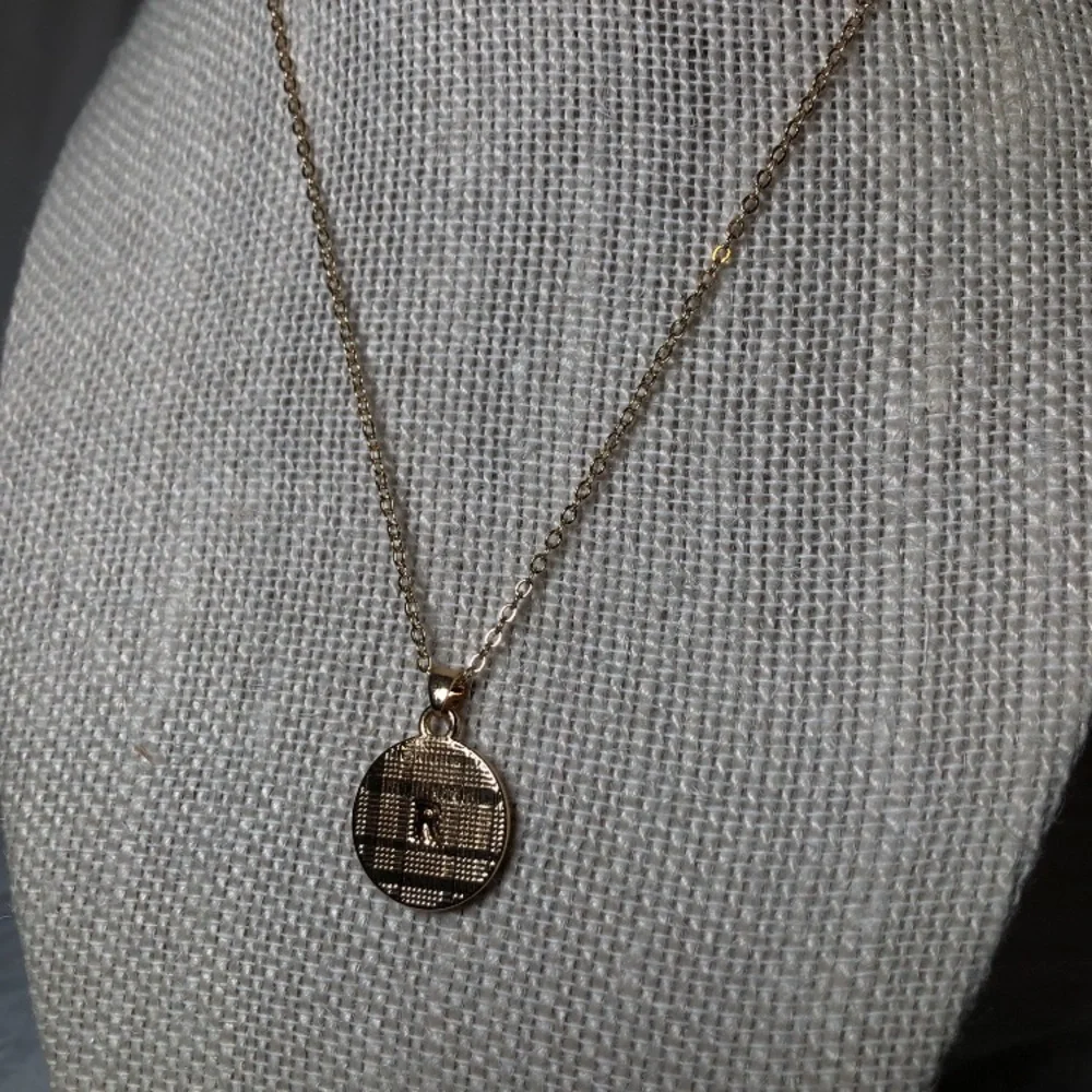 Initial “R” Letter Necklace 18KGP - Picture 4 of 7